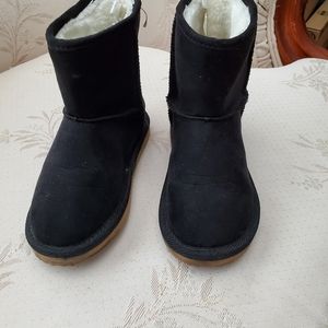 Toddler black fur lined boots